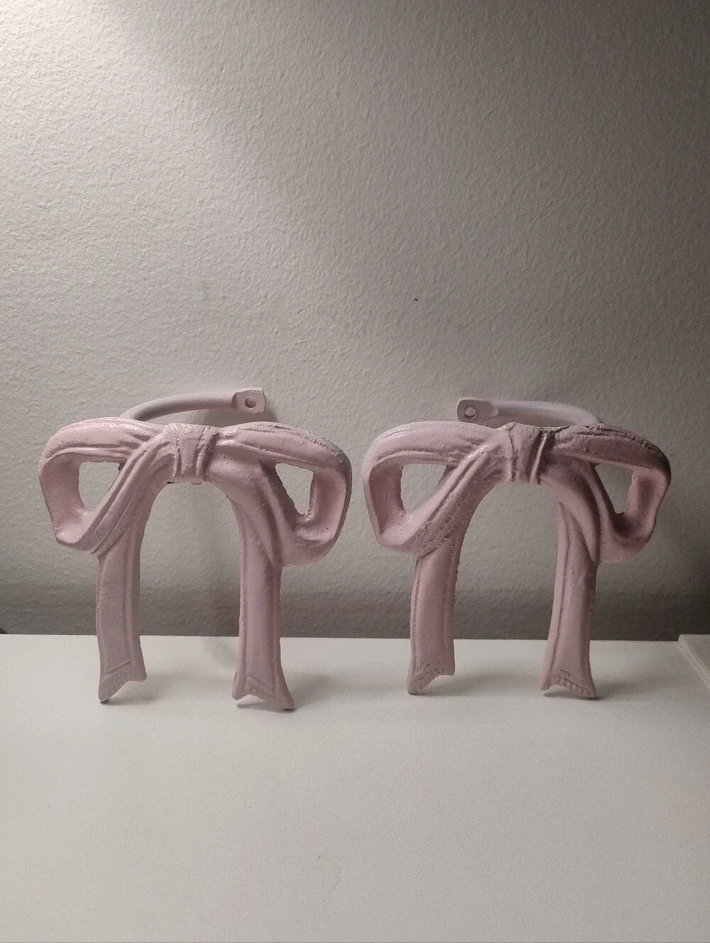 Vintage Tender Heart Treasures Painted Pink Bow Curtain Tiebacks 60175